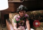 Standbild misshandelten Frauen United States USA, 1977, aus Sekunde 9 historischem Filmmaterial Videoclip 65675068527