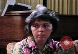 Standbild misshandelten Frauen United States USA, 1977, aus Sekunde 25 historischem Filmmaterial Videoclip 65675068527