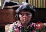 Standbild misshandelten Frauen United States USA, 1977, aus Sekunde 26 historischem Filmmaterial Videoclip 65675068527