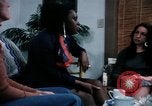 Standbild misshandelten Frauen United States USA, 1977, aus Sekunde 61 historischem Filmmaterial Videoclip 65675068528