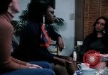 Standbild misshandelten Frauen United States USA, 1977, aus Sekunde 62 historischem Filmmaterial Videoclip 65675068528