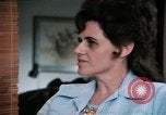 Immagine di Bistrattato donne United States USA, 1977, secondo 6 filmato di repertorio 65675068530