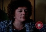 Standbild misshandelten Frauen United States USA, 1977, aus Sekunde 14 historischem Filmmaterial Videoclip 65675068531