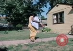 Standbild misshandelten Frauen United States USA, 1977, aus Sekunde 27 historischem Filmmaterial Videoclip 65675068531
