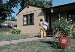 Standbild misshandelten Frauen United States USA, 1977, aus Sekunde 30 historischem Filmmaterial Videoclip 65675068531
