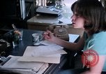 Standbild misshandelten Frauen United States USA, 1977, aus Sekunde 31 historischem Filmmaterial Videoclip 65675068531