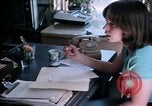 Standbild misshandelten Frauen United States USA, 1977, aus Sekunde 33 historischem Filmmaterial Videoclip 65675068531