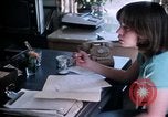 Standbild misshandelten Frauen United States USA, 1977, aus Sekunde 34 historischem Filmmaterial Videoclip 65675068531