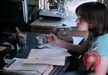 Standbild misshandelten Frauen United States USA, 1977, aus Sekunde 35 historischem Filmmaterial Videoclip 65675068531