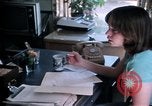 Standbild misshandelten Frauen United States USA, 1977, aus Sekunde 38 historischem Filmmaterial Videoclip 65675068531