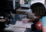 Standbild misshandelten Frauen United States USA, 1977, aus Sekunde 40 historischem Filmmaterial Videoclip 65675068531