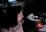 Standbild misshandelten Frauen United States USA, 1977, aus Sekunde 42 historischem Filmmaterial Videoclip 65675068531
