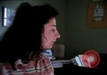 Standbild misshandelten Frauen United States USA, 1977, aus Sekunde 46 historischem Filmmaterial Videoclip 65675068531