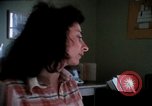 Standbild misshandelten Frauen United States USA, 1977, aus Sekunde 47 historischem Filmmaterial Videoclip 65675068531