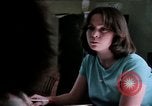 Standbild misshandelten Frauen United States USA, 1977, aus Sekunde 49 historischem Filmmaterial Videoclip 65675068531