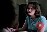 Standbild misshandelten Frauen United States USA, 1977, aus Sekunde 50 historischem Filmmaterial Videoclip 65675068531