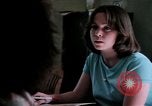 Standbild misshandelten Frauen United States USA, 1977, aus Sekunde 55 historischem Filmmaterial Videoclip 65675068531