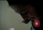 Standbild misshandelten Frauen United States USA, 1977, aus Sekunde 58 historischem Filmmaterial Videoclip 65675068531