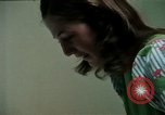 Standbild misshandelten Frauen United States USA, 1977, aus Sekunde 60 historischem Filmmaterial Videoclip 65675068531