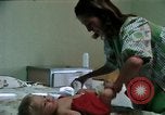 Standbild misshandelten Frauen United States USA, 1977, aus Sekunde 62 historischem Filmmaterial Videoclip 65675068531