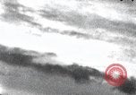 Standbild Air Attack Vietnam, 1965, aus Sekunde 3 historischem Filmmaterial Videoclip 65675068558