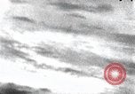 Standbild Air Attack Vietnam, 1965, aus Sekunde 4 historischem Filmmaterial Videoclip 65675068558
