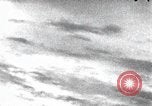 Standbild Air Attack Vietnam, 1965, aus Sekunde 5 historischem Filmmaterial Videoclip 65675068558