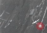 Standbild Air Attack Vietnam, 1965, aus Sekunde 22 historischem Filmmaterial Videoclip 65675068558