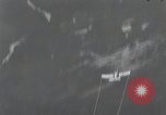 Standbild Air Attack Vietnam, 1965, aus Sekunde 27 historischem Filmmaterial Videoclip 65675068558