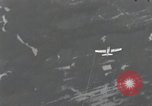 Standbild Air Attack Vietnam, 1965, aus Sekunde 28 historischem Filmmaterial Videoclip 65675068558