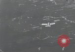 Standbild Air Attack Vietnam, 1965, aus Sekunde 29 historischem Filmmaterial Videoclip 65675068558