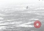 Standbild Air Attack Vietnam, 1965, aus Sekunde 33 historischem Filmmaterial Videoclip 65675068558