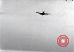 Standbild Air Attack Vietnam, 1965, aus Sekunde 37 historischem Filmmaterial Videoclip 65675068558