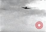 Standbild Air Attack Vietnam, 1965, aus Sekunde 38 historischem Filmmaterial Videoclip 65675068558
