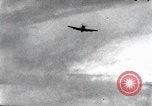 Standbild Air Attack Vietnam, 1965, aus Sekunde 39 historischem Filmmaterial Videoclip 65675068558