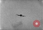 Standbild Air Attack Vietnam, 1965, aus Sekunde 44 historischem Filmmaterial Videoclip 65675068558