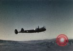 Standbild P-38 Lightning Flugzeuge United States USA, 1943, aus Sekunde 14 historischem Filmmaterial Videoclip 65675068572