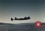 Standbild P-38 Lightning Flugzeuge United States USA, 1943, aus Sekunde 15 historischem Filmmaterial Videoclip 65675068572