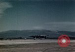 Standbild P-38 Lightning Flugzeuge United States USA, 1943, aus Sekunde 56 historischem Filmmaterial Videoclip 65675068573