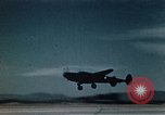 Standbild P-38 Lightning Flugzeuge United States USA, 1943, aus Sekunde 59 historischem Filmmaterial Videoclip 65675068573