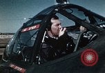 Standbild P-38 Lightning Flugzeuge United States USA, 1943, aus Sekunde 19 historischem Filmmaterial Videoclip 65675068574