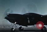 Standbild P-38 Lightning Flugzeuge United States USA, 1943, aus Sekunde 31 historischem Filmmaterial Videoclip 65675068574
