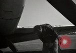 Standbild der US Air Force Uniformen United States USA, 1957, aus Sekunde 26 historischem Filmmaterial Videoclip 65675068577