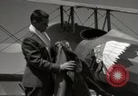 Standbild der US Air Force Uniformen United States USA, 1957, aus Sekunde 27 historischem Filmmaterial Videoclip 65675068581