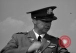 Standbild der US Air Force Uniformen United States USA, 1957, aus Sekunde 56 historischem Filmmaterial Videoclip 65675068582