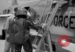 Standbild der US Air Force Uniformen United States USA, 1957, aus Sekunde 16 historischem Filmmaterial Videoclip 65675068587