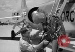 Standbild der US Air Force Uniformen United States USA, 1957, aus Sekunde 29 historischem Filmmaterial Videoclip 65675068587