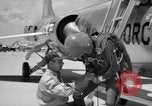 Standbild der US Air Force Uniformen United States USA, 1957, aus Sekunde 31 historischem Filmmaterial Videoclip 65675068587