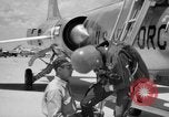 Standbild der US Air Force Uniformen United States USA, 1957, aus Sekunde 32 historischem Filmmaterial Videoclip 65675068587