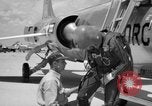 Standbild der US Air Force Uniformen United States USA, 1957, aus Sekunde 33 historischem Filmmaterial Videoclip 65675068587
